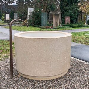 Schöpfbrunnen Basel grau glatt